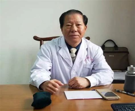 “神医”张文荣被医院免职，媒体是否也应承担一定责任？