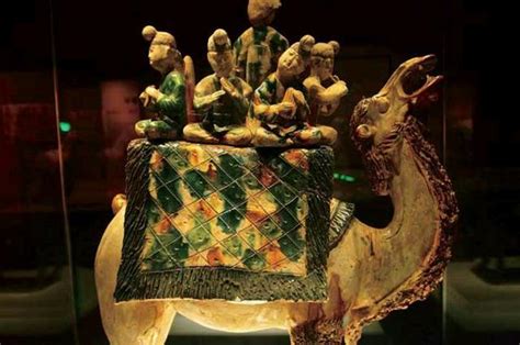 【丝绸、瓷器、茶叶被誉为中国古代对外贸易的三大拳头产品，...