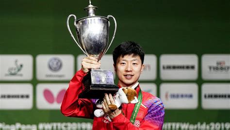 世界乒乓球锦标赛的奖杯都有哪些？