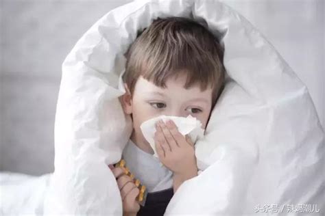 前几天感冒发热咳嗽，看过医生可是感冒好了，就是咳嗽不好，晚上咳嗽还有痰，请问医生该吃些什么药呢？谢