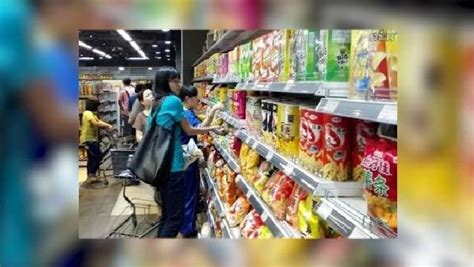 夫妻联手买超市过期食品敲诈，应该被判以什么处罚？
