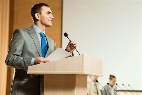 如何成为一个成功的演讲师？演讲有哪些技巧？