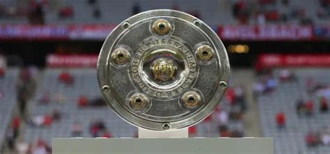 德甲冠军得到的为什么是一个盘子而不是奖杯？