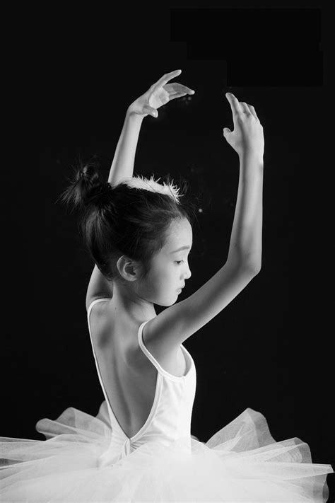 我是一名芭蕾舞女孩05.01和同学接了一个商演事先要求没有说...