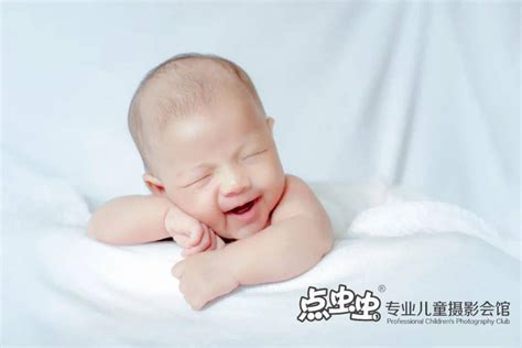 新生儿的笑分别代表哪些含义
