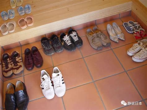 有法律规定不能穿自己的鞋子在家里走路吗？