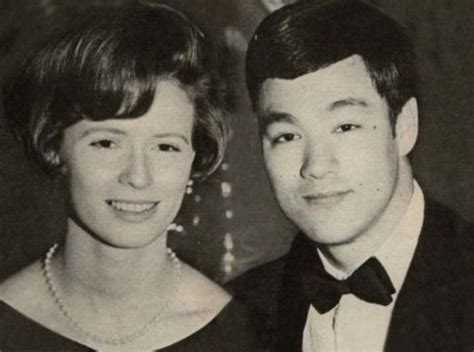 李小龙唯一女儿发声力挺亚裔：父亲去世48年后，她怎么样了？