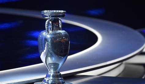 欧洲杯的冠军奖杯叫什么?