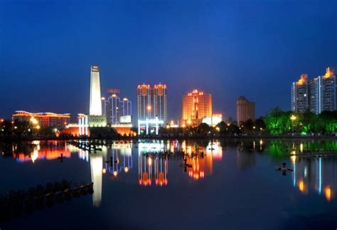 江西萍乡市最中心地段是哪里？商业集中那个区，高端办公区在哪里？