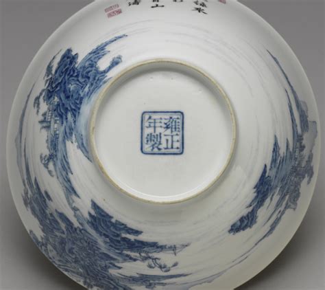 瓷碗底部印着“中国龙泉”的字样的瓷器，是哪个年代的？