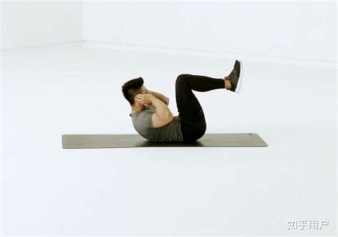 练出腹肌通过仰卧起坐、俯卧撑、卷腹运动等方法