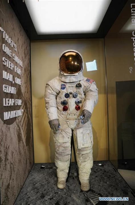 阿姆斯特朗登月至今，其宇航服仍可供人参观，这是如何做到的？