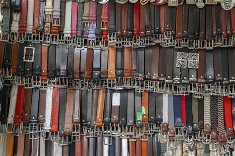 Is it easy to sell belts at a stall?图片