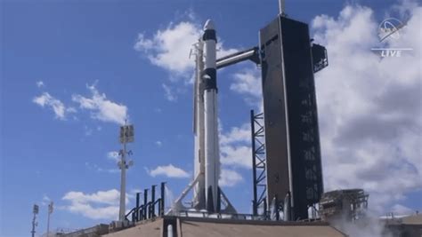 SpaceX与NASA成功发射载人航天飞船