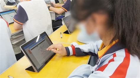 vxe_云南一中学以学生是否购买平板分班