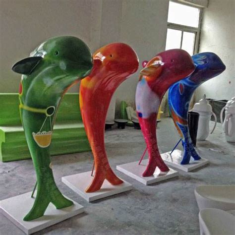 上海校园玻璃钢雕塑