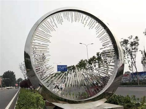 不锈钢异型圆环雕塑