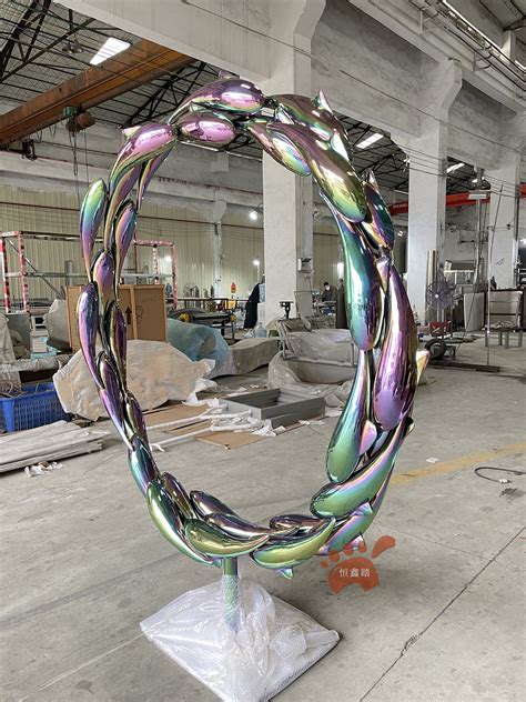 不锈钢异形圆环雕塑定制