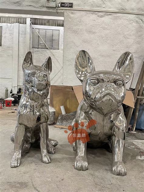 不锈钢贵宾犬雕塑
