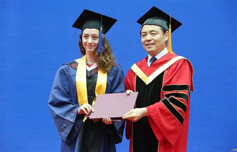 中国留学生欧洲颁发毕业证