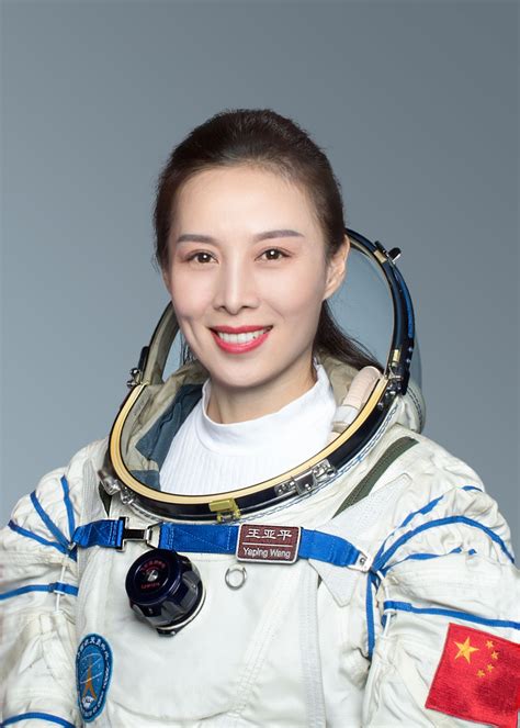 中国首位女航天员
