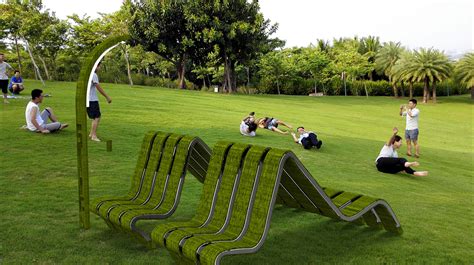 中间草坪休闲椅