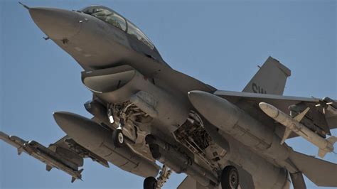 乌方称将很快获得F-16战斗机