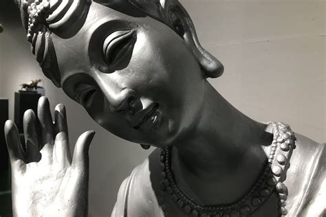 佛像镂空不锈钢雕塑生产厂家