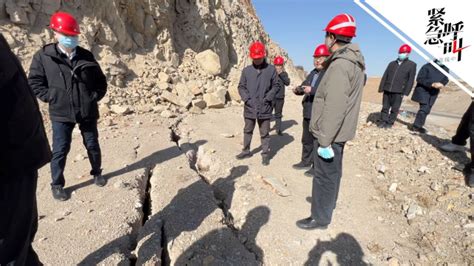 内蒙古一煤矿山坡多处开裂能伸进脚