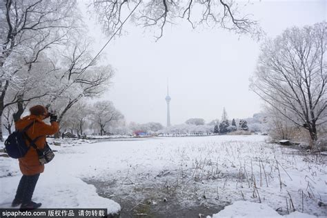 北京迎来今年首场雪