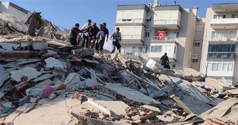 土耳其7.8级地震:房屋倒塌满街狼藉