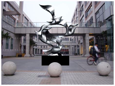 城市几何不锈钢雕塑公司定制