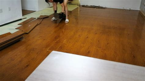 复合木地板自己可以安装吗(买复合地板免费安装吗)