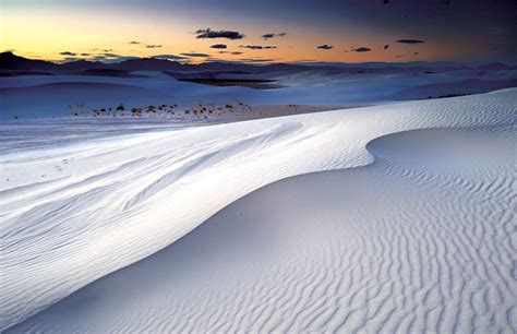 大漠沙如雪