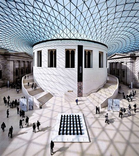 大英博物馆不锈钢雕塑