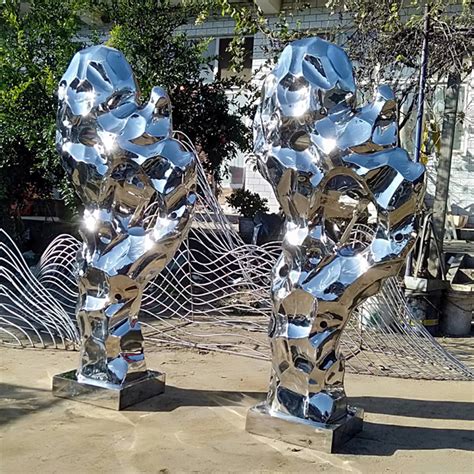太湖石玻璃钢人物雕塑生产厂家