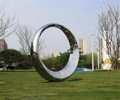 开封不锈钢圆环雕塑