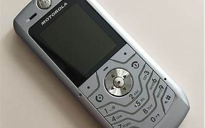 摩托罗拉1998年机型,摩托罗拉1998款经典手机改头换面！