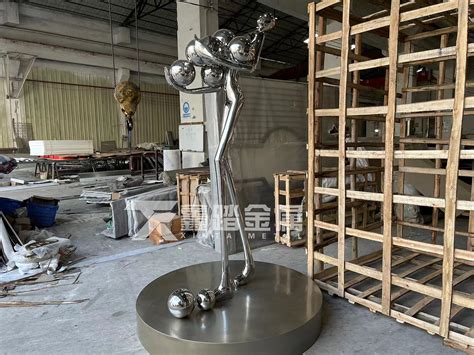 杭州锻造不锈钢雕塑人像
