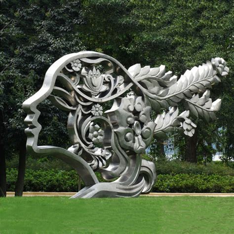 武汉不锈钢镂空玻璃钢人物雕塑