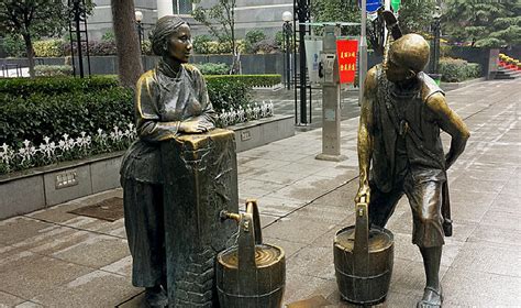 武汉步行街不锈钢雕塑优势
