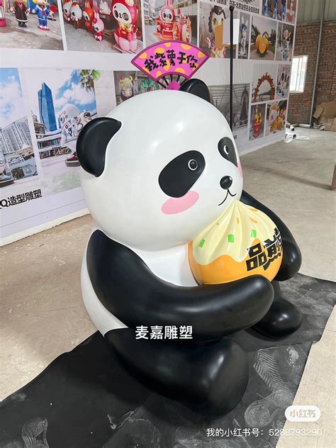 深圳熊猫玻璃钢卡通雕塑