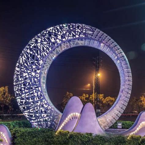潞城不锈钢月亮圆环雕塑