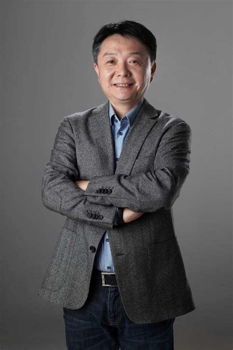 小米集团管理层更迭：总裁王翔月底退休，卢伟冰晋升接任