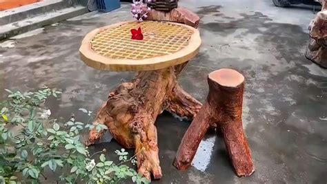 用倒下的树根制作休闲椅