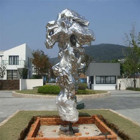 石家庄玻璃钢雕塑喷漆