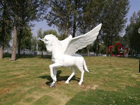 福州玻璃钢飞马雕塑