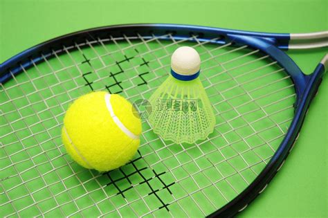 网球和羽毛球哪个减肥