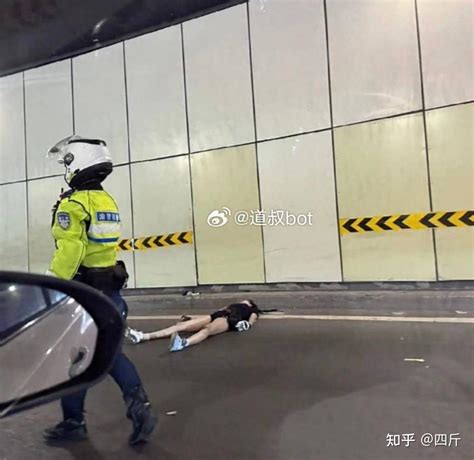网红女摩托车手在重庆一隧道内身亡