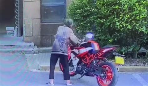 老人故意推倒摩托车被定性寻衅滋事